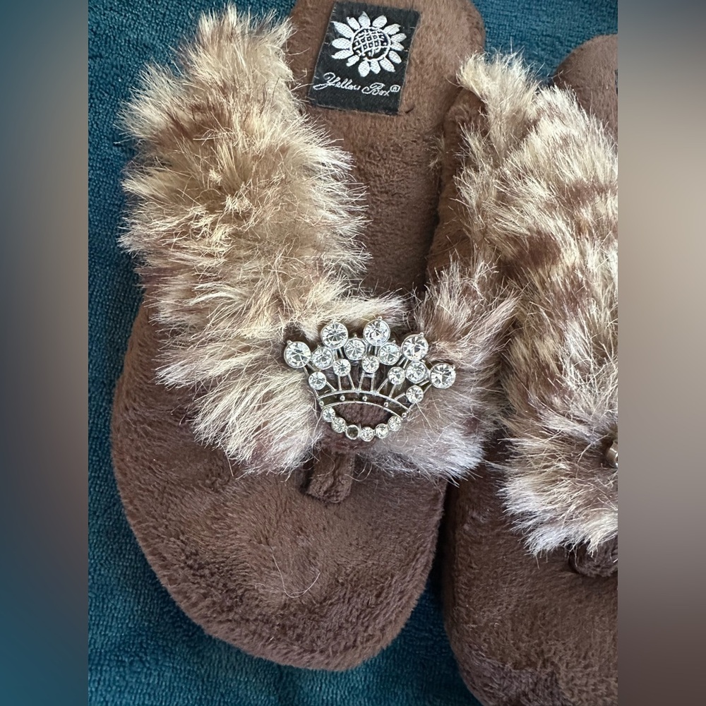 Yellow box princess slippers - Picture 3 of 3